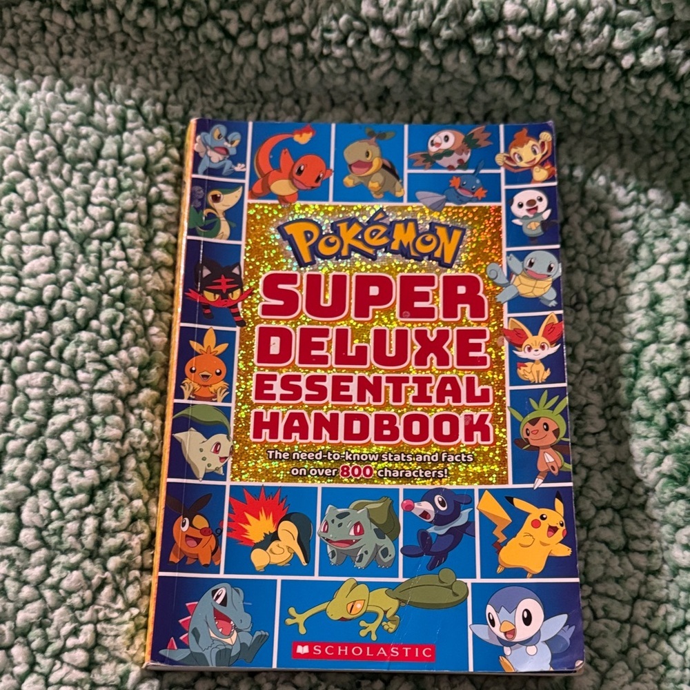 Scholastic Pokémon Super Deluxe Guide - Blue and Gold‎